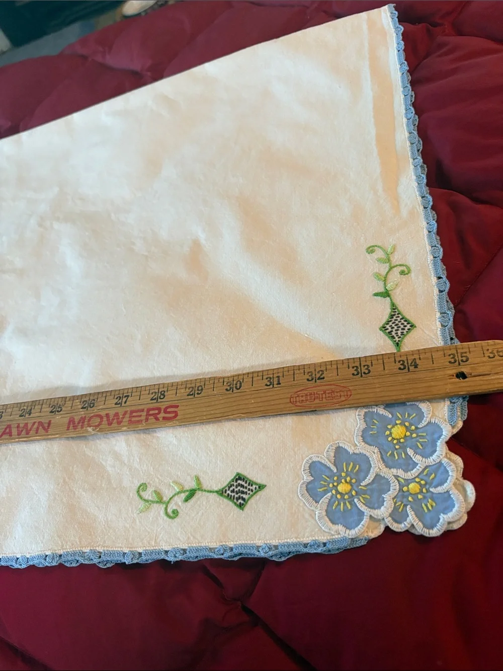 Vintage machine Embroidered White Linen Tablecloth and Napkin Set